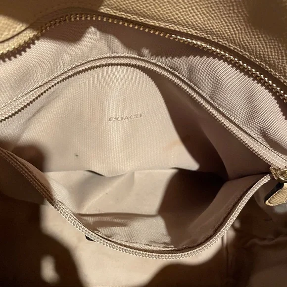 Coach tan leather tote with gold hardware & chain - Picture 9 of 11